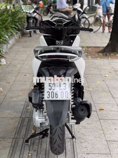 Honda SH 125i ABS 2025 Trắng bạc đen 3.000km