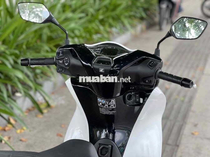 Honda SH 125i ABS 2025 Trắng bạc đen 3.000km