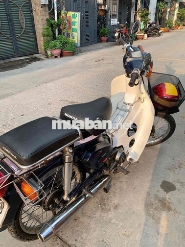 Honda Cub Tum 50cc có đề siêu bền và lợi xăng
