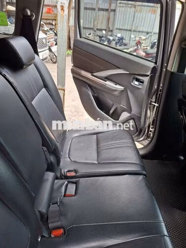 Mitsubishi Xpander 7 chỗ số tự động Xám