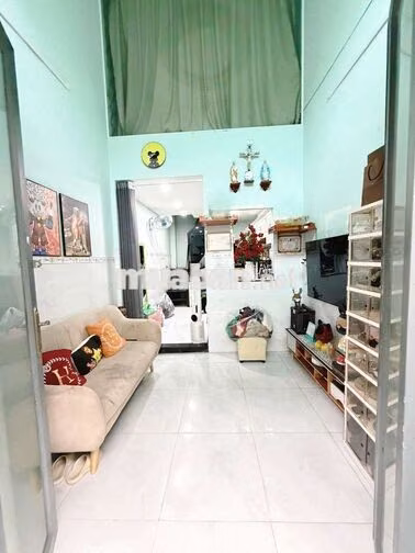 Lạc Long Quân. full nội thất (1pn, 1wc). Hẻm ba gác. DTSD 4M2