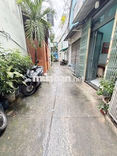 Lạc Long Quân. full nội thất (1pn, 1wc). Hẻm ba gác. DTSD 4M2