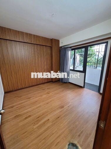 Miếu Nổi 18 tầng - thang máy - Giáp Quận 1