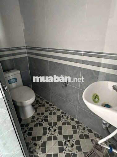 Cho thuê nhà nguyên căn hẻm Bùi Văn Ba nhà mới có 1 máy lạnh 