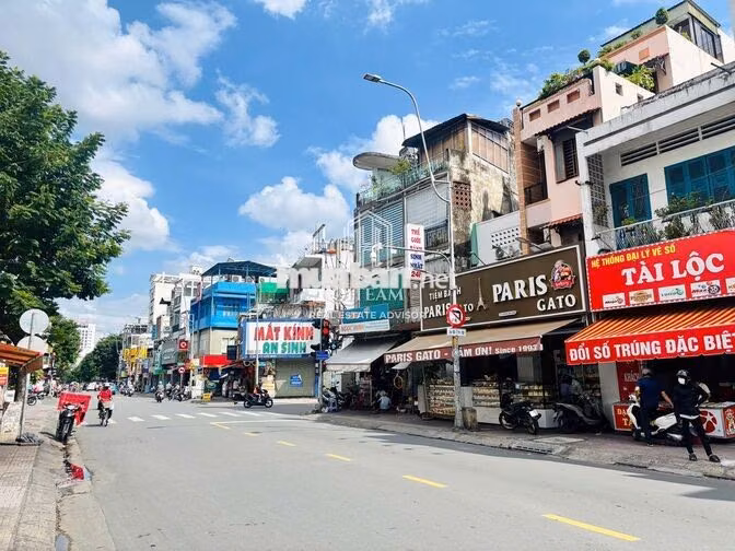 MẶT TIỀN LÊ VĂN SỸ - 5x20m - TRỆT + 3 LẦU - GIÁ THUÊ: 65 TRIỆU