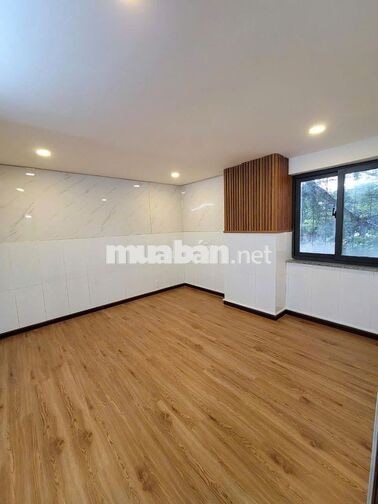 Miếu Nổi 18 tầng - thang máy - Giáp Quận 1