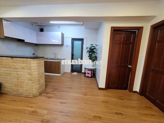 Miếu Nổi 18 tầng - thang máy - Giáp Quận 1