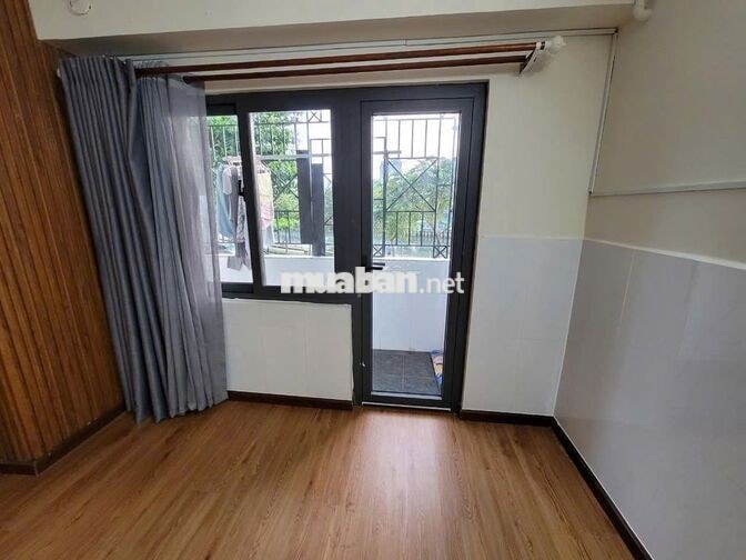 Miếu Nổi 18 tầng - thang máy - Giáp Quận 1