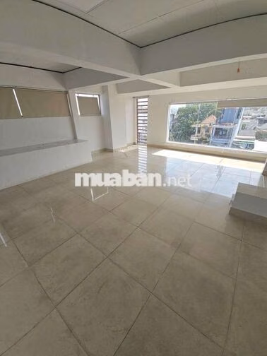 Cho thuê Mặt Bằng Sân Thượng Tiền Rộng