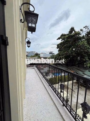 Cho thuê căn hộ duplex view trời 40m2 chỉ 7tr gần PHÚ MỸ HƯNG, UFM