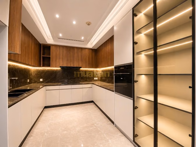 Chính chủ bán  Vincom Đồng Khởi, P. Bến Nghé, Quận 1 - 199m2 - 4pn