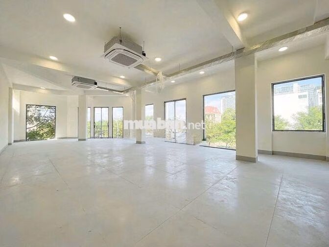 CHO THUÊ CĂN GÓC 2 MẶT TIỀN ĐƯỜNG HÒA HƯNG – QUẬN 10