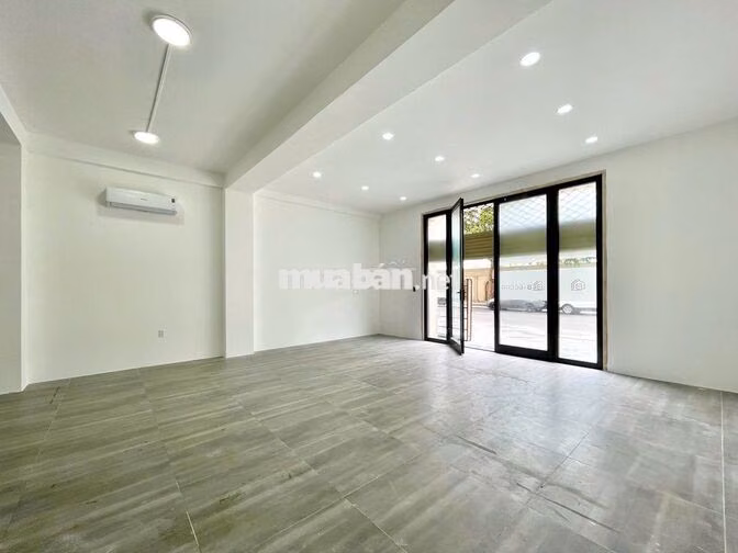 Cho Thuê MB Trệt Nhà Ngang 7m, Hầm Xe, Thang Máy, 22Tr - Vạn Phúc City