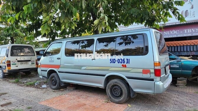 Toyota Hiace 2001 hết niên hạn giá siêu rẻ, có đổi