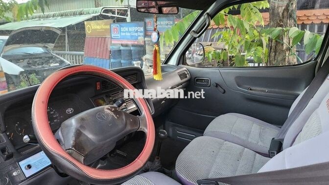 Toyota Hiace 2001 hết niên hạn giá siêu rẻ, có đổi