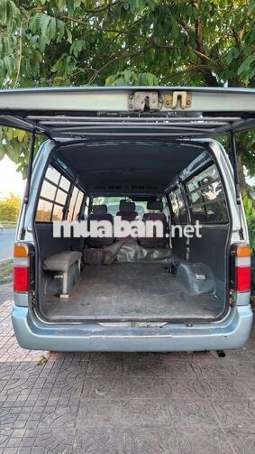 Toyota Hiace 2001 hết niên hạn giá siêu rẻ, có đổi