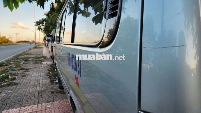 Toyota Hiace 2001 hết niên hạn giá siêu rẻ, có đổi