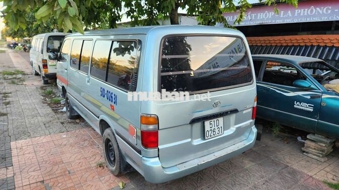Toyota Hiace 2001 hết niên hạn giá siêu rẻ, có đổi