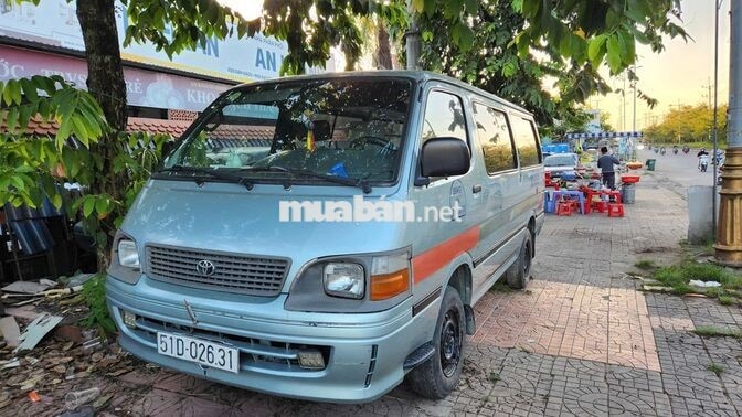 Toyota Hiace 2001 hết niên hạn giá siêu rẻ, có đổi