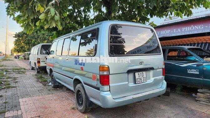 Toyota Hiace 2001 hết niên hạn giá siêu rẻ, có đổi