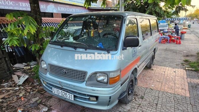 Toyota Hiace 2001 hết niên hạn giá siêu rẻ, có đổi