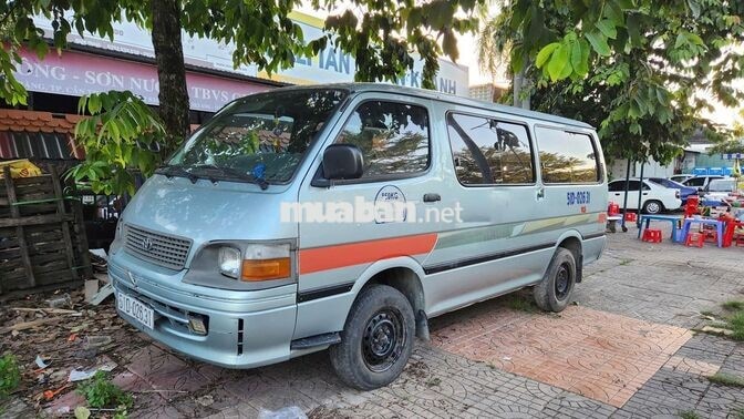 Toyota Hiace 2001 hết niên hạn giá siêu rẻ, có đổi