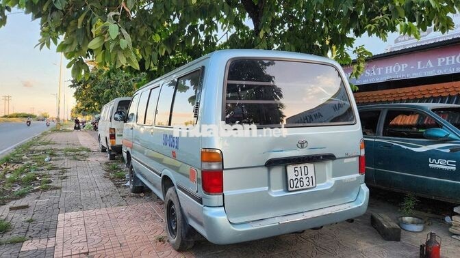 Toyota Hiace 2001 hết niên hạn giá siêu rẻ, có đổi