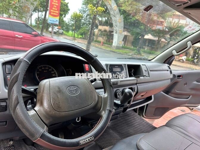Toyota Hiace tải van 2009