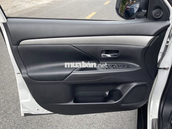 Mitsubishi Outlander 2.0 CVT 2019 Trắng Tự động