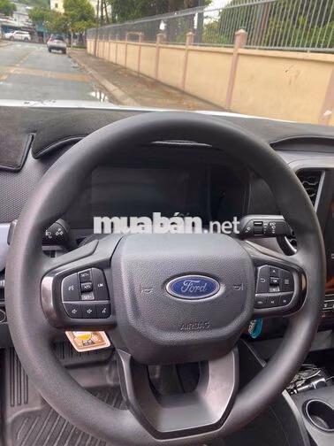 Ford Ranger XLS 4x2 2024 Tự động Trắng