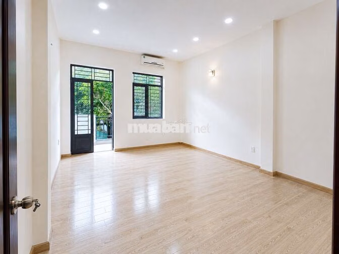 Nhà mặt tiền cho thuê làm văn phòng công ty, nhà mới, vỉa hè rộng