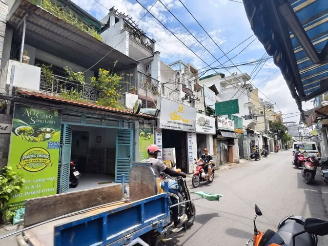 Cho Thuê mặt bằng mặt tiền đường Xóm Chiếu, Q.4
