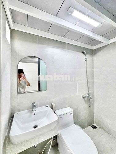 Ở NGAY PHÒNG SIÊU THOÁNG NGAY PHẠM VĂN CHIÊU SÁT CV LÀNG HOA THANG MÁY