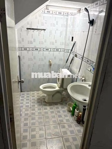 Chính chủ cho thuê 01 phòng tầng trệt. có Tủ Lạnh, Máy Lạnh