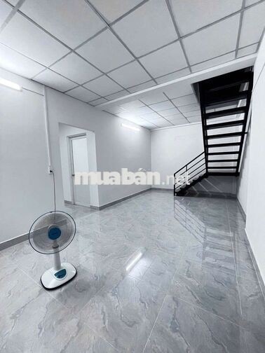 NHÀ CÓ SÂN RỘNG 100M2, 1TRỆT 1LẦU 7,5X23M 3PN 3WC Ở, VP, KHO, CÂY CẢNH
