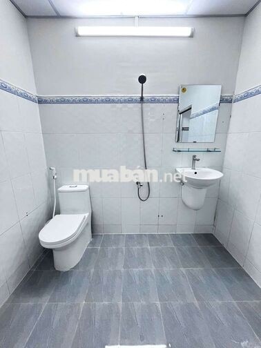NHÀ CÓ SÂN RỘNG 100M2, 1TRỆT 1LẦU 7,5X23M 3PN 3WC Ở, VP, KHO, CÂY CẢNH