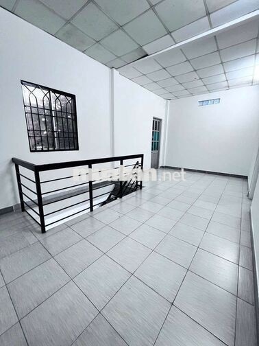 NHÀ CÓ SÂN RỘNG 100M2, 1TRỆT 1LẦU 7,5X23M 3PN 3WC Ở, VP, KHO, CÂY CẢNH