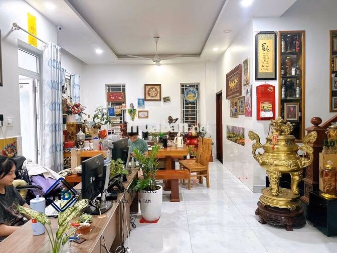 Mặt bằng tầng trệt 100m gần trung tâm UBND Quận 12
