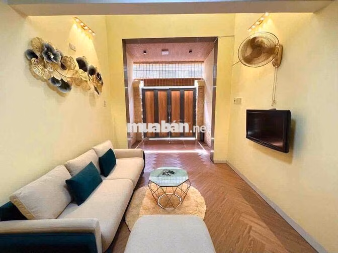 CHO THUÊ NHÀ 3 PHÒNG NGỦ SÁT BIỂN KHU TRUNG TÂM NHA TRANG GIÁ 25 TR/TH