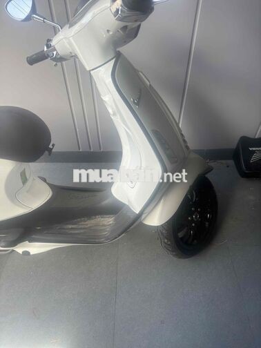 Piaggio Vespa Sprint 2000km Trắng Tự động