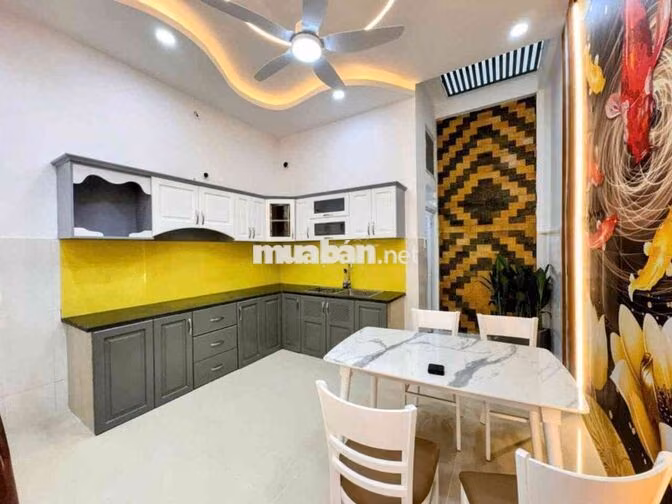 Nhà 3Tầng, 4x15, HXT 7M thông, ngay trục đường Lê Văn Quới, Giá 5.x tỷ