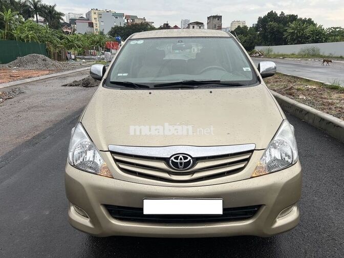 Toyota Innova G 2011 Số sàn Ghi vàng