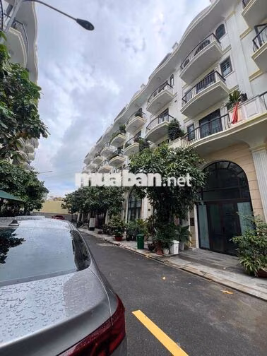 Cho Thuê Nhà Phố Mới Xây 100% DT220m2 1Trệt 1Lửng 3Lầu 5Pn 6Wc Hẻm 10m