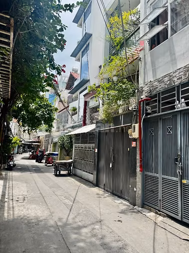 NHÀ CHÍNH CHỦ BÁN - HẺM XE HƠI ĐẬU TRONG NHÀ - 4,4x16,5m - 3LẦU ST