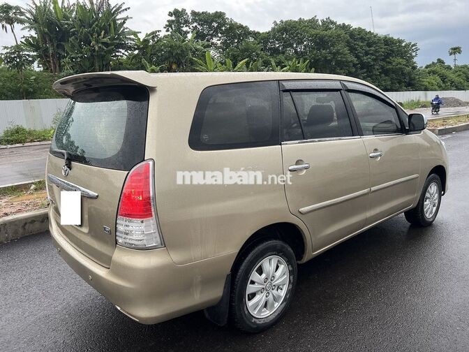 Toyota Innova G 2011 Số sàn Ghi vàng