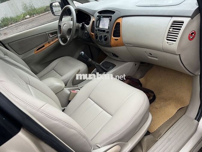 Toyota Innova G 2011 Số sàn Ghi vàng