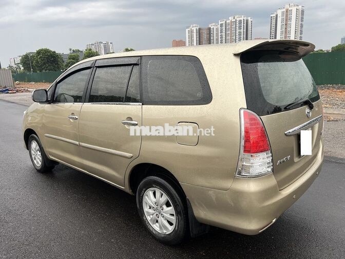 Toyota Innova G 2011 Số sàn Ghi vàng