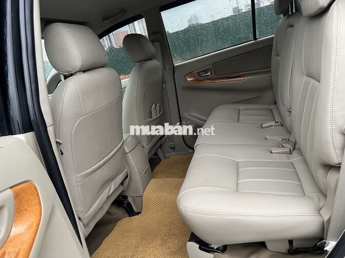 Toyota Innova G 2011 Số sàn Ghi vàng