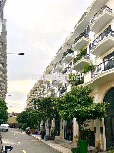 Cho Thuê Nhà Phố Mới Xây 100% DT220m2 1Trệt 1Lửng 3Lầu 5Pn 6Wc Hẻm 10m
