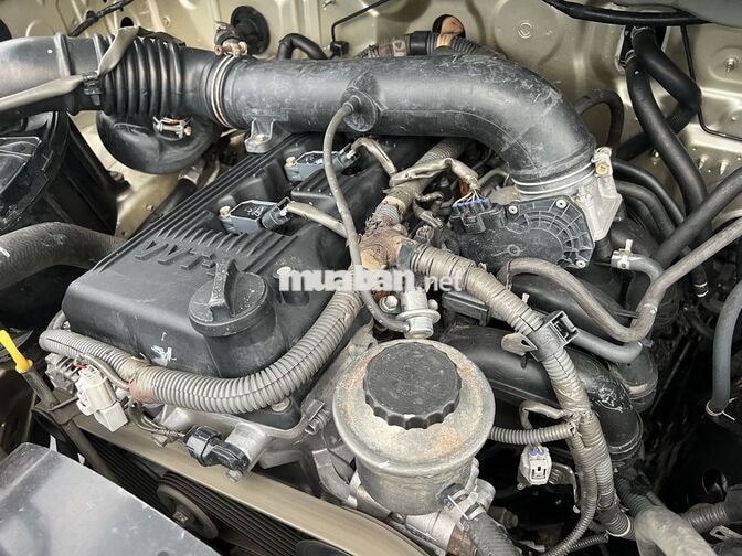 Toyota Innova G 2011 Số sàn Ghi vàng